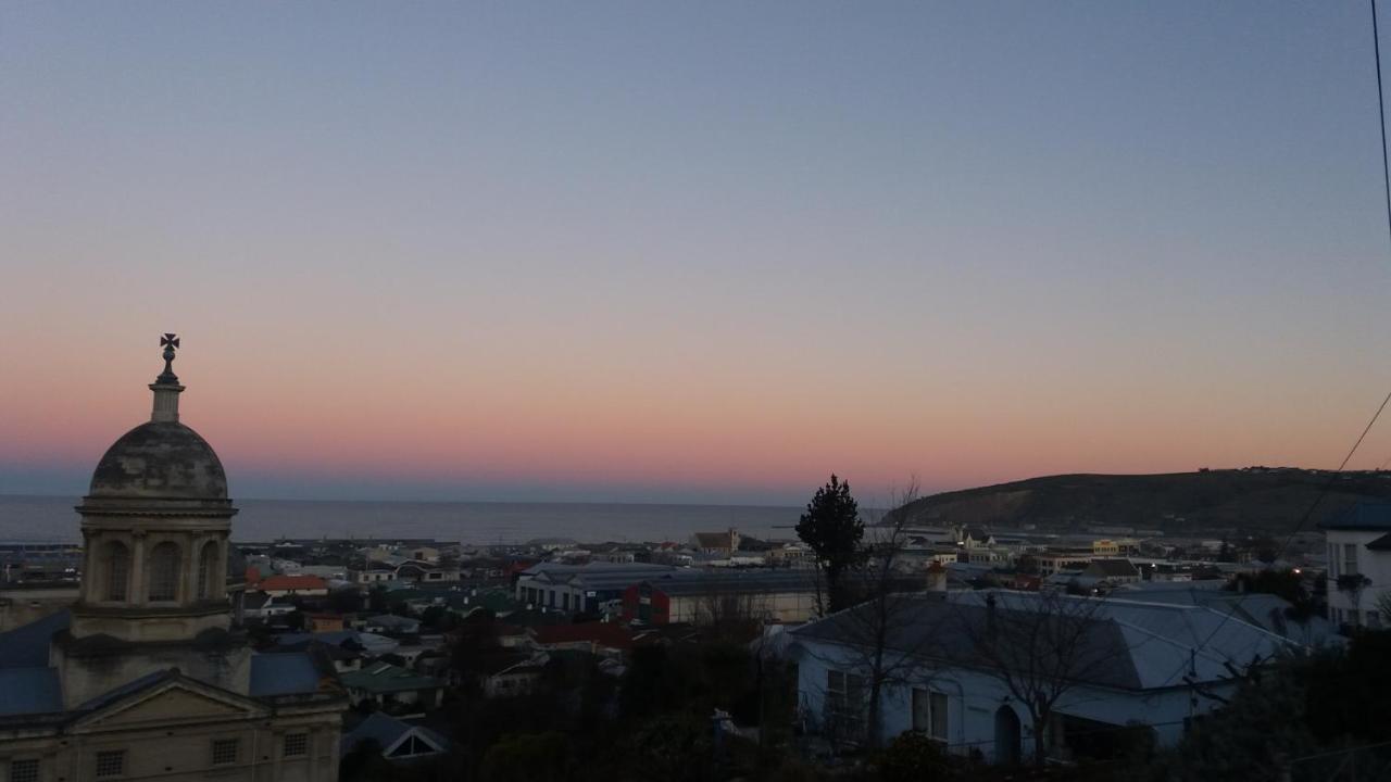 Chimneys B&B Oamaru Exterior photo
